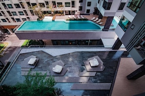 Pool - 2 Bed Room Sea View At Great Central Location (Pattaya)