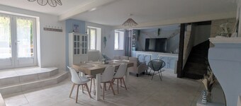 120 m² Charente-style house with outdoor space