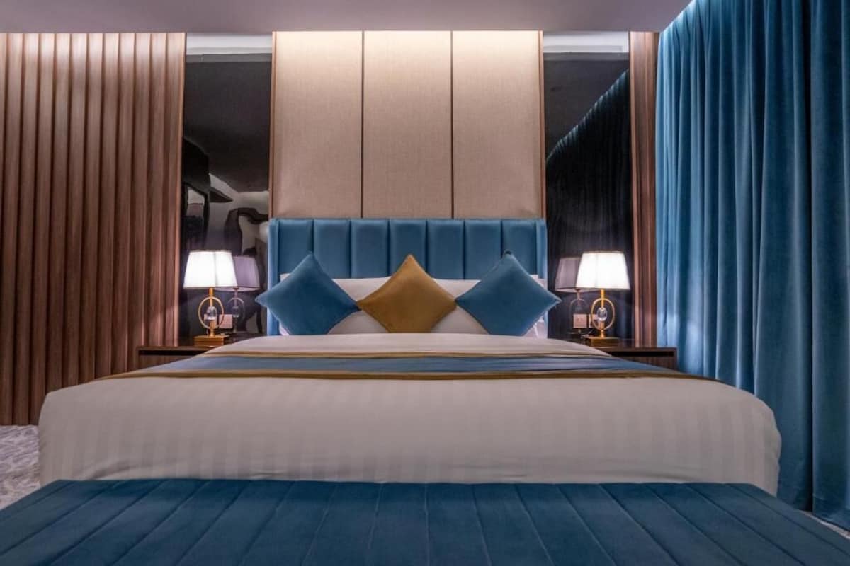 In-room safe, soundproofing, iron/ironing board, free WiFi