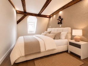 Iron/ironing board, WiFi, bed sheets - Old Prague Charm | Historic 2BR by Charles Bridge (Prague 1)