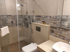 Free toiletries, hair dryer, soap, shampoo - HOTEL YELCHIKO (Varanasi)