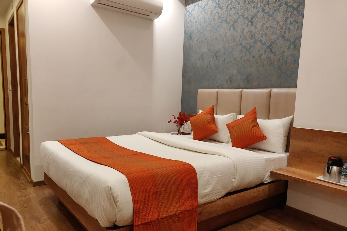Comfort Double or Twin Room, City View | In-room safe, desk, free WiFi
