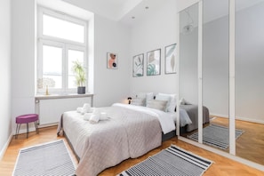 Apartemen | Setrika/meja setrika dan didekorasi berbeda-beda