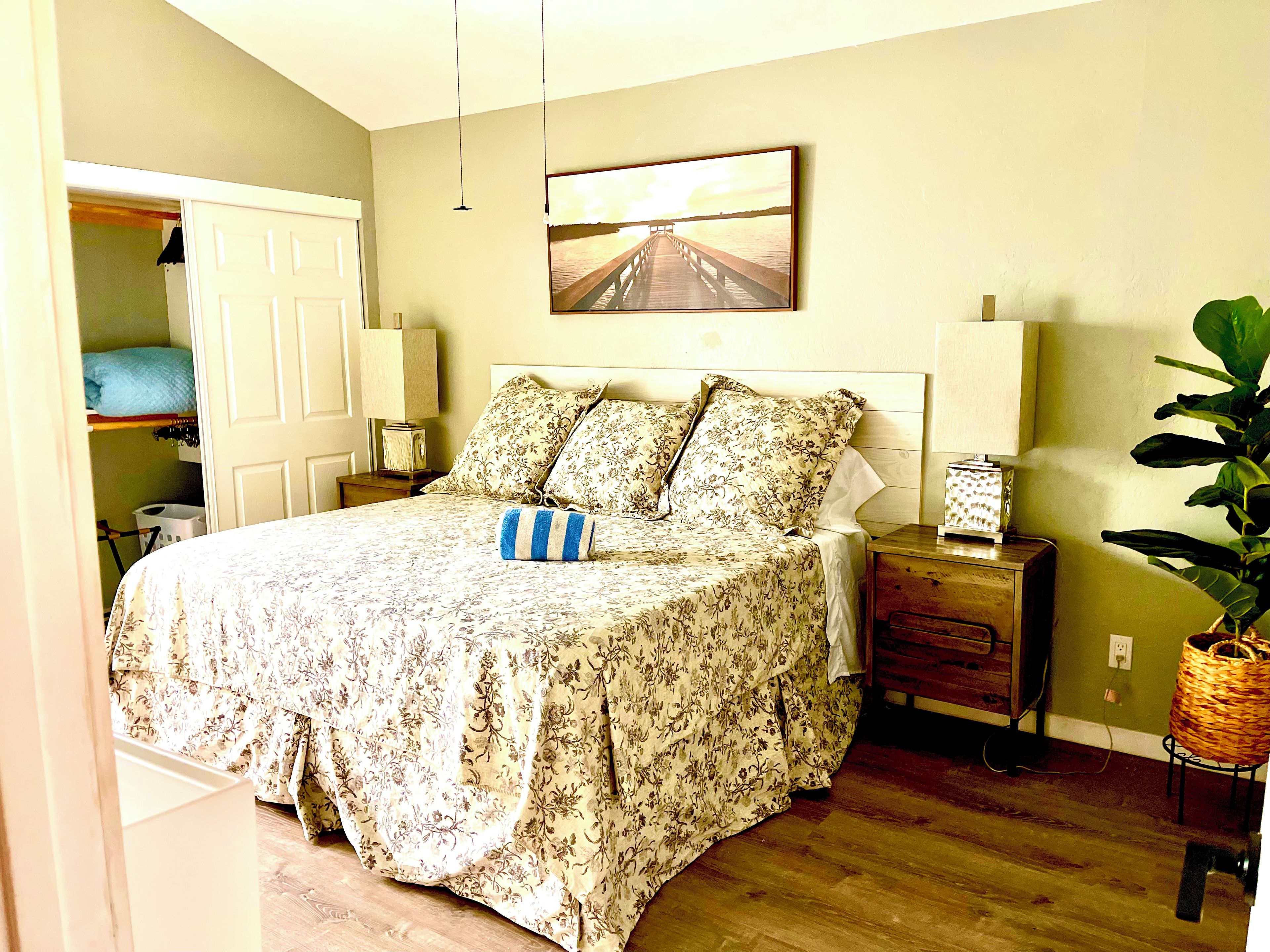 2 bedrooms, iron/ironing board, WiFi, bed sheets
