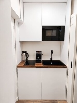 Private kitchen - Azzuro Apartment in Durrës (Durrës)