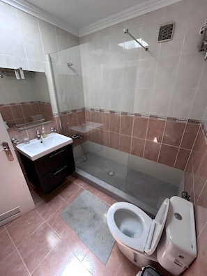 Bathroom - Vacation Home 'Casa Zuni' with Mountain View, Private Terrace and Wi-Fi (Playa Blanca)