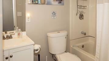 Apartment, 2 Bedrooms | Bathroom