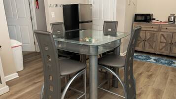 Apartment, 2 Bedrooms | Dining
