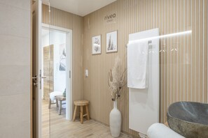 Bathroom - Schwarzwaldnest – Luxury Apartment with Wi-Fi, Terrace & Stunning Panoramic Views (Schonach im Schwarzwald)