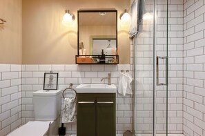 Hair dryer - Demoiselle -  a holiday let that sleeps 2 guests  in 1 bedroom (Burwash)
