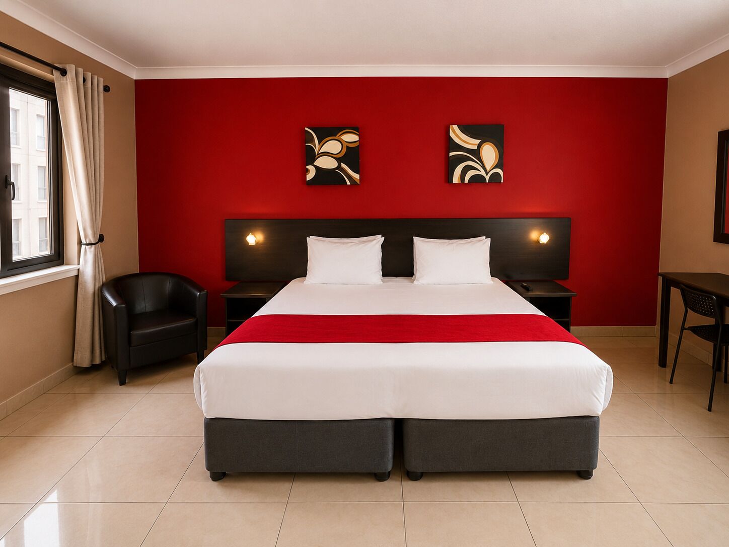 Una camera d'albergo con un letto grande, due comodini, una sedia e opere d'arte alle pareti.