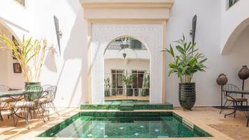 Piscine intérieure