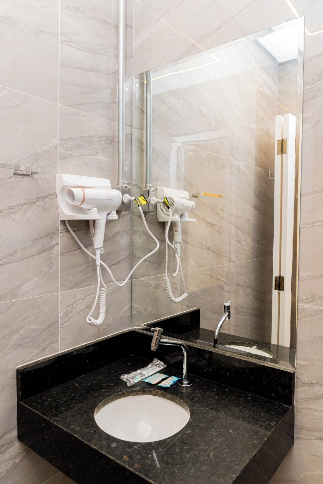 Standard Suite | Bathroom | Hair dryer, towels