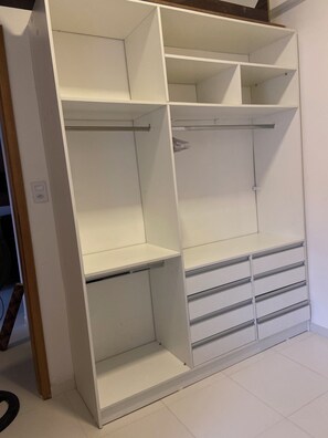 A white closet with multiple shelves and drawers. - 206 Versátil e Aconchegante (Belém)