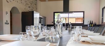 Chalet la Grange aux 7 Marmottes – Renovated Alpine Barn, Sauna, Sleeps 15, Mountain Views
