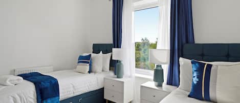 Iron/ironing board, internet, bed sheets