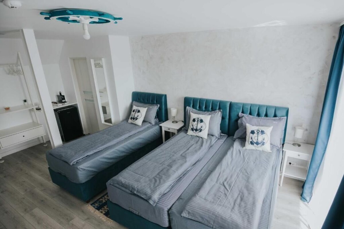 ห้องทริปเปิล, ระเบียง, วิวแม่น้ำ | ตู้นิรภัยในห้องพัก, ห้องเก็บเสียง