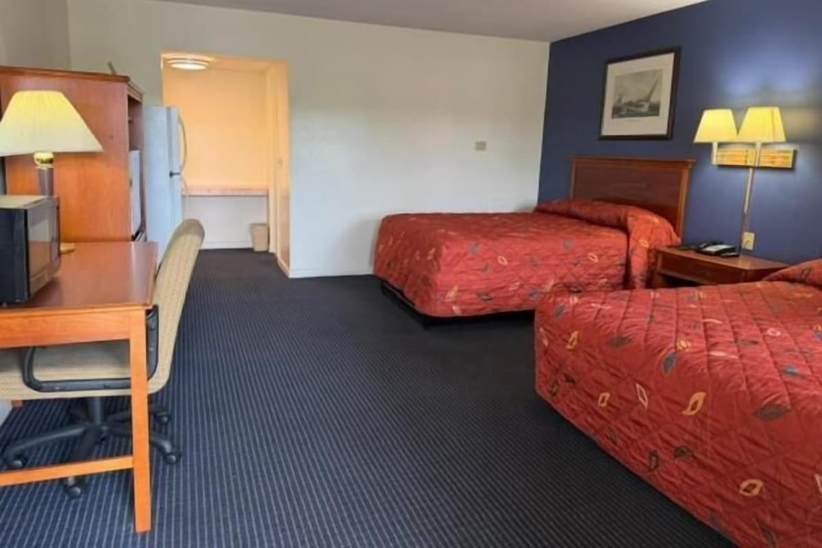 Desk, laptop workspace, free WiFi, bed sheets