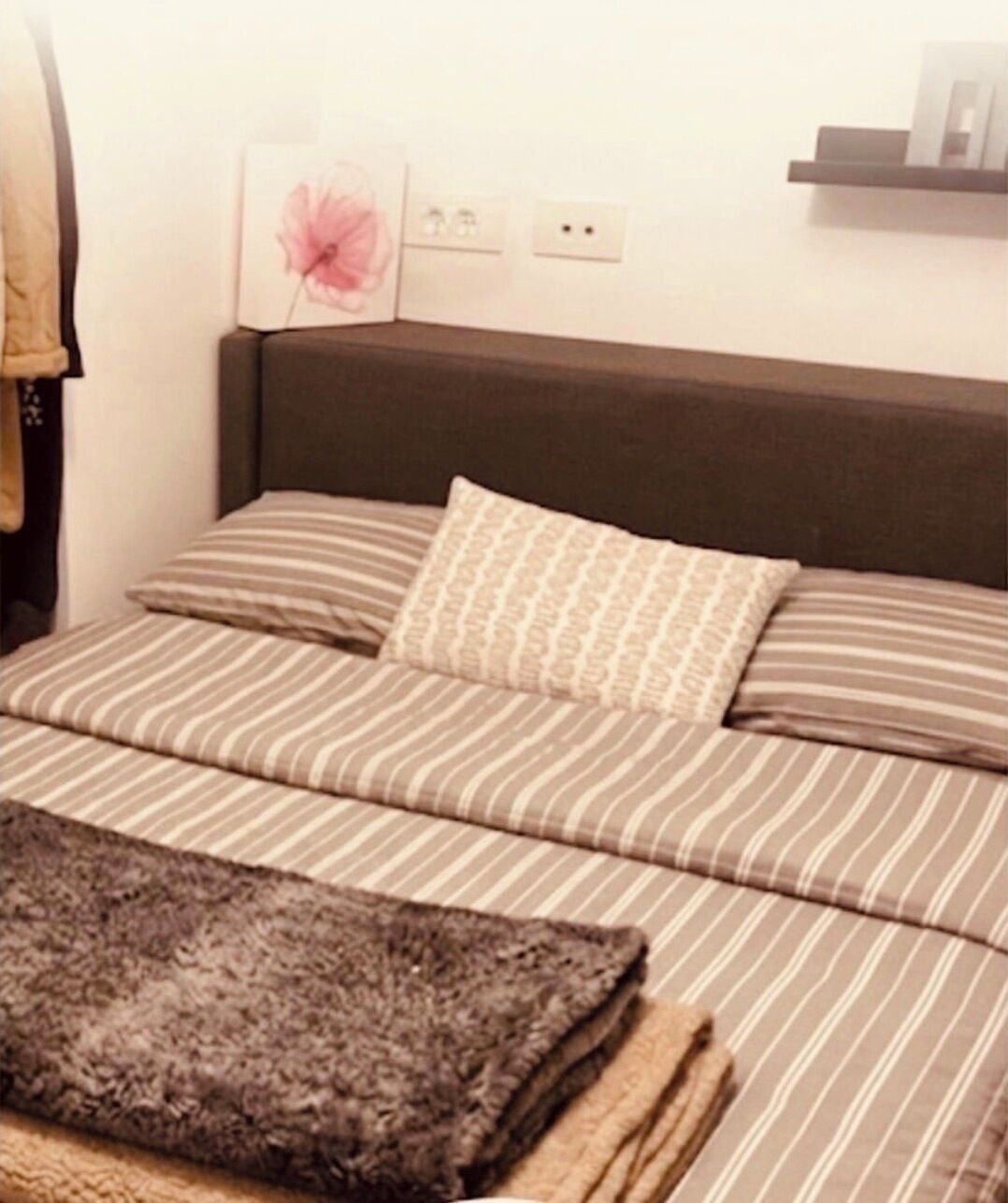 1 bedroom, bed sheets