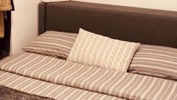 1 bedroom, bed sheets