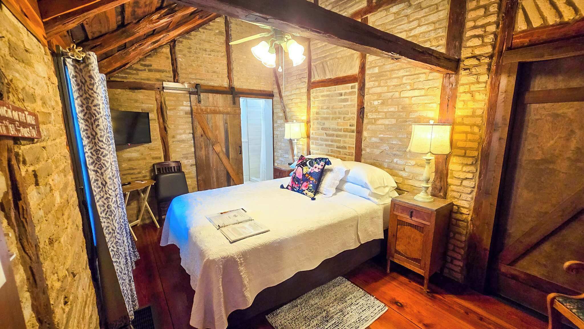 Studio, 1 Queen Bed, Kitchen, Garden View (Felson)