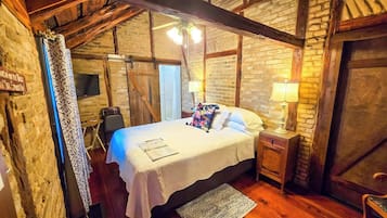 Studio, 1 Queen Bed, Kitchen, Garden View (Felson)