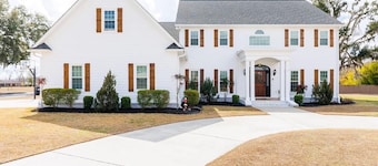Spacious 5-bedroom house in charming Valdosta with AC