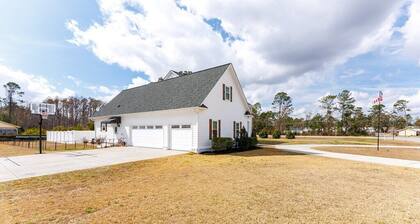 Spacious 5-bedroom house in charming Valdosta with AC