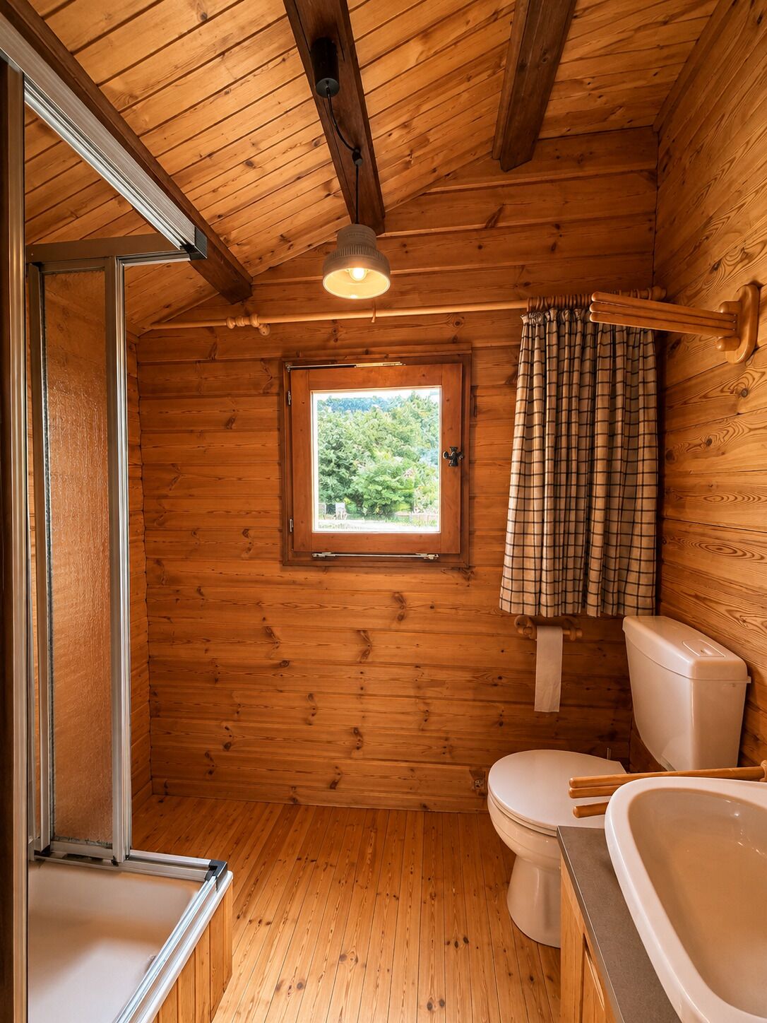 シャワー、タオル、石鹸、トイレットペーパー