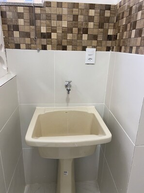 A bathroom with a white sink, a tiled wall, and a white wall-mounted outlet. - 207 Apto 2 Qtos Lindo (Belém)