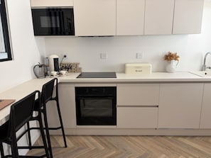 Private kitchen - A cozy private estate near Astérix and the Roissy-CDG-Villepinte area (Mareil-en-France)