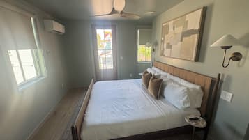 Casa de luxe, 4 dormitoris, cuina, vistes a la ciutat | Escriptori, espai de treball apte per a portàtils i cortines opaques