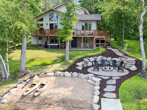 NEW on Lake Ossie! Hot Tub | Sauna| Great Fishing