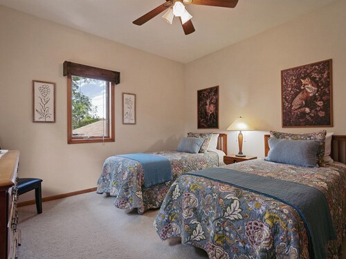 NEW on Lake Ossie! Hot Tub | Sauna| Great Fishing