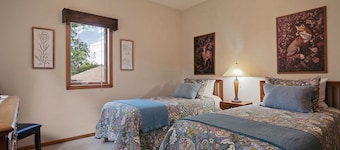 NEW on Lake Ossie! Hot Tub | Sauna| Great Fishing