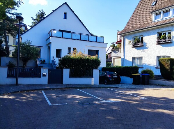 Exterior - Suite (bedroom, bathroom) in a house, residential neighborhood, additional amenities (Schiltigheim)
