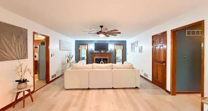 Spacious 3BR/3BA | Steps to Walker Lake | Downtown