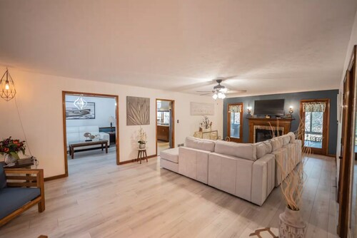 Spacious 3BR/3BA | Steps to Walker Lake | Downtown