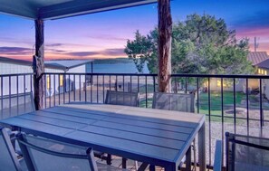 Outdoor dining - Rocker B is only a 10 minute drive away from this cute lake front cabin (Graford)