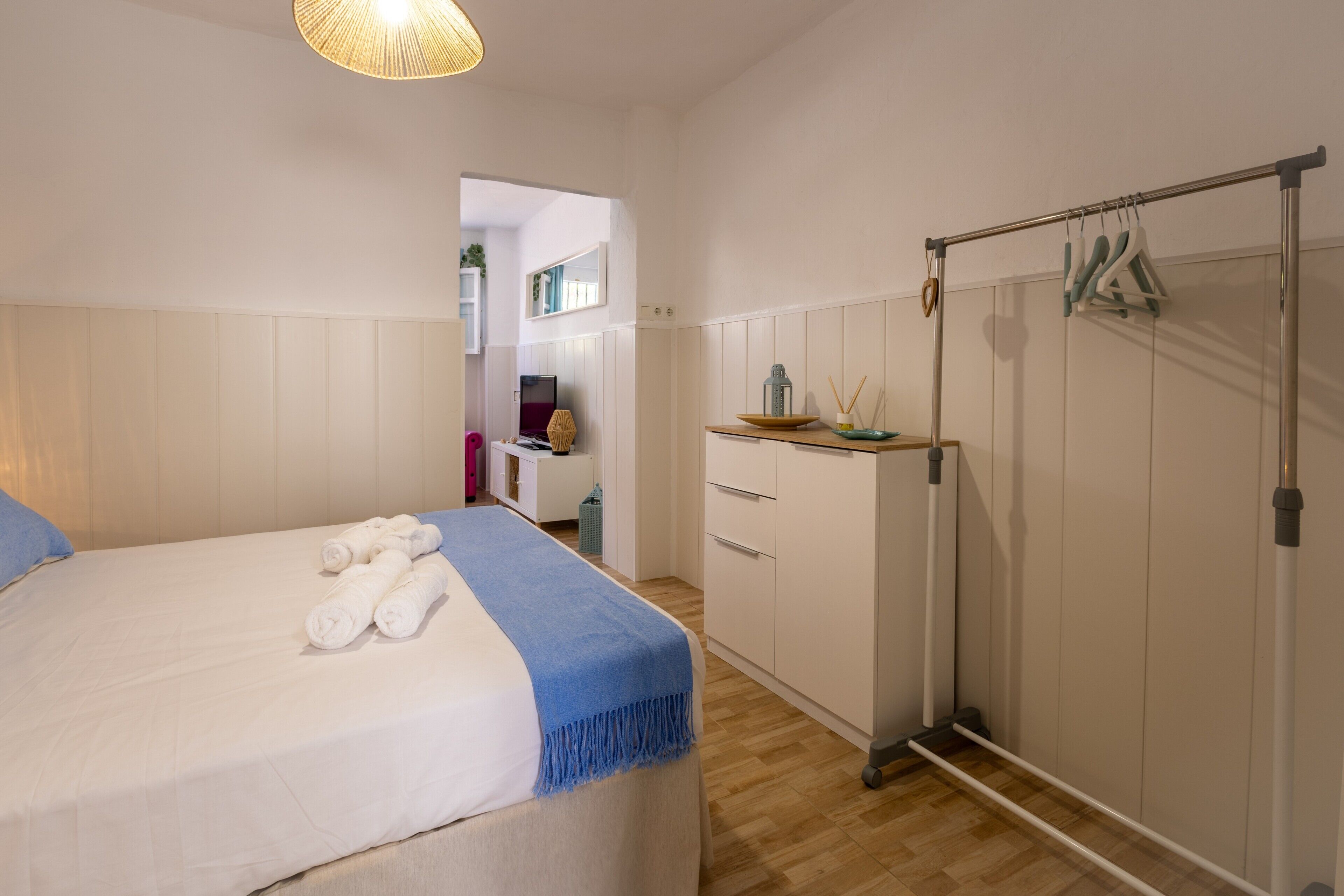 Iron/ironing board, WiFi, bed sheets
