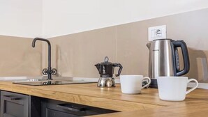 Private kitchen - Elegant Imperial Roman Apartment Near the Colosseum (Roma)