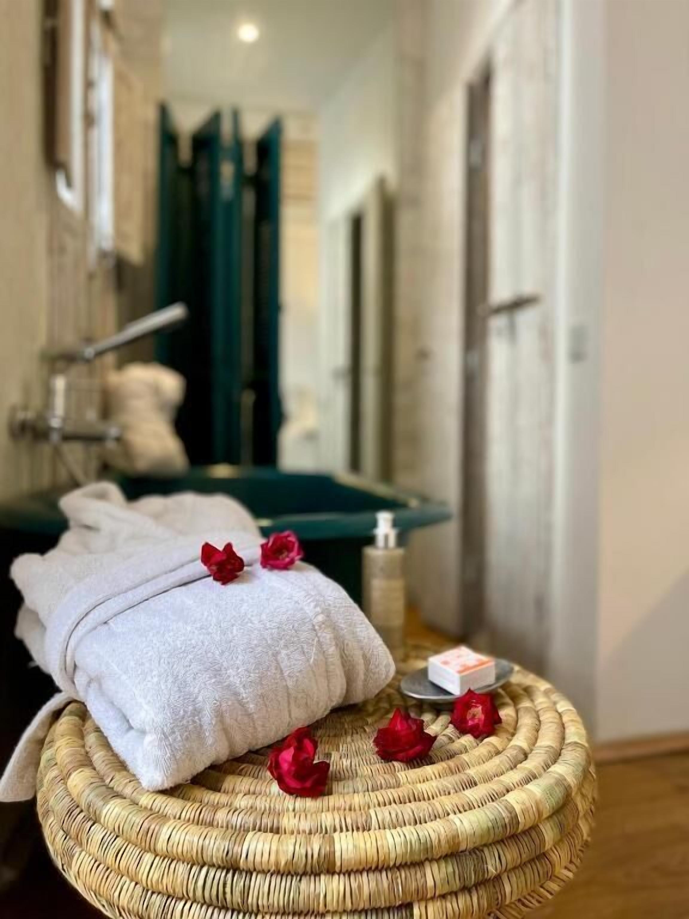 Classic Suite, Courtyard View | Bathroom
