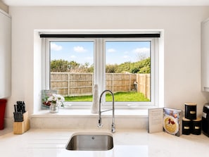 Interior - 4 Bed House in Kent | Free Parking | Sleeps 8 | Long Stays (Sittingbourne)