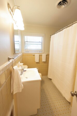 Hårtørrer, håndklæder, Sæbe, Toiletpapir