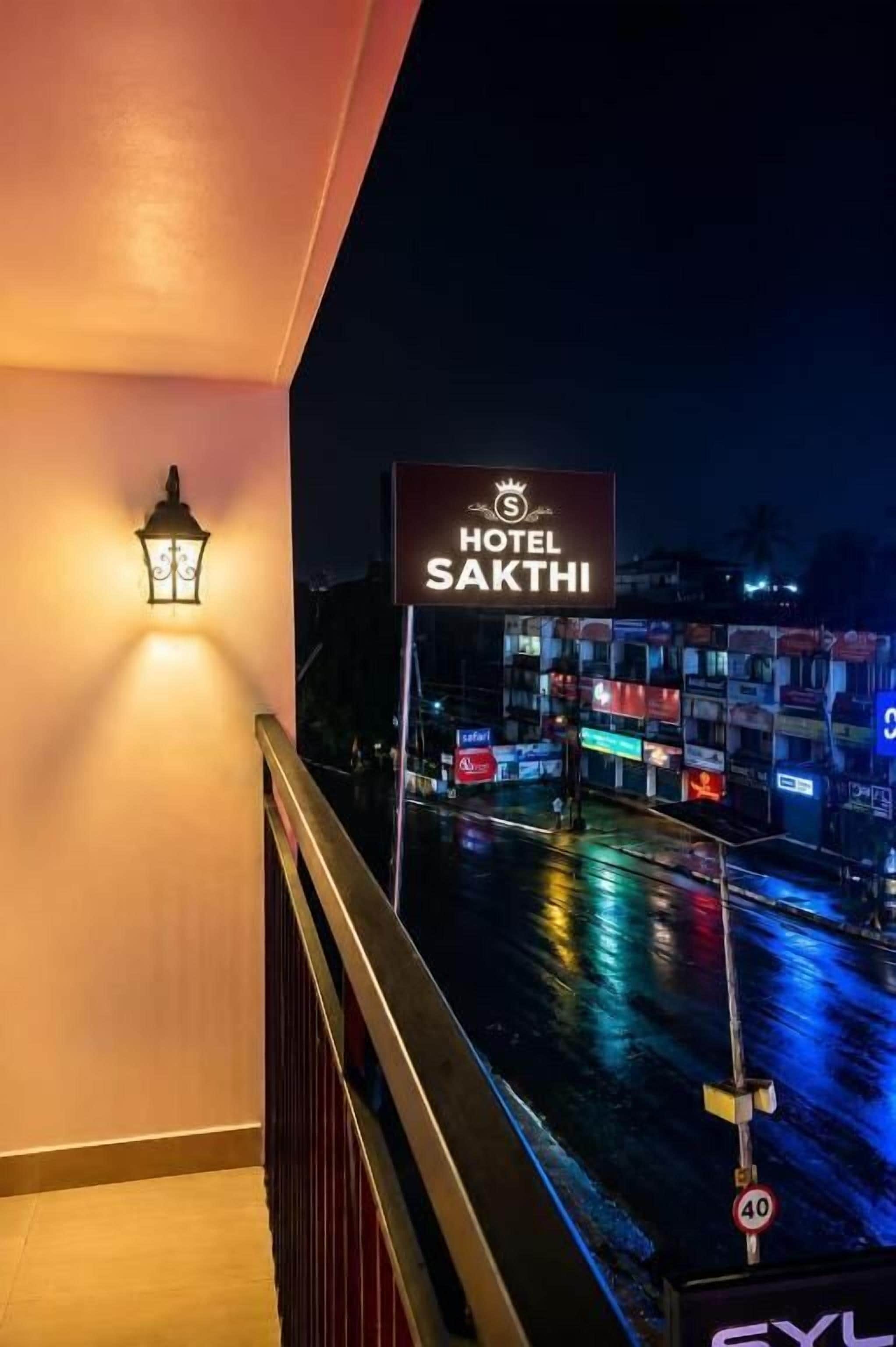 Classic Twin Room, Balcony, City View | Property grounds