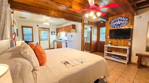 Unclassified image, 4 of 39, button - Bluebach Dual Studio Stay (New Braunfels)