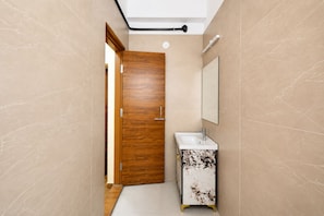 Bathroom - Hotel Park Stay 2 - Near Noida 15 Metro (Noida)