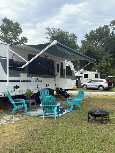 Welcome to Bougee on a Budget! A high end retreat without the high price tag.