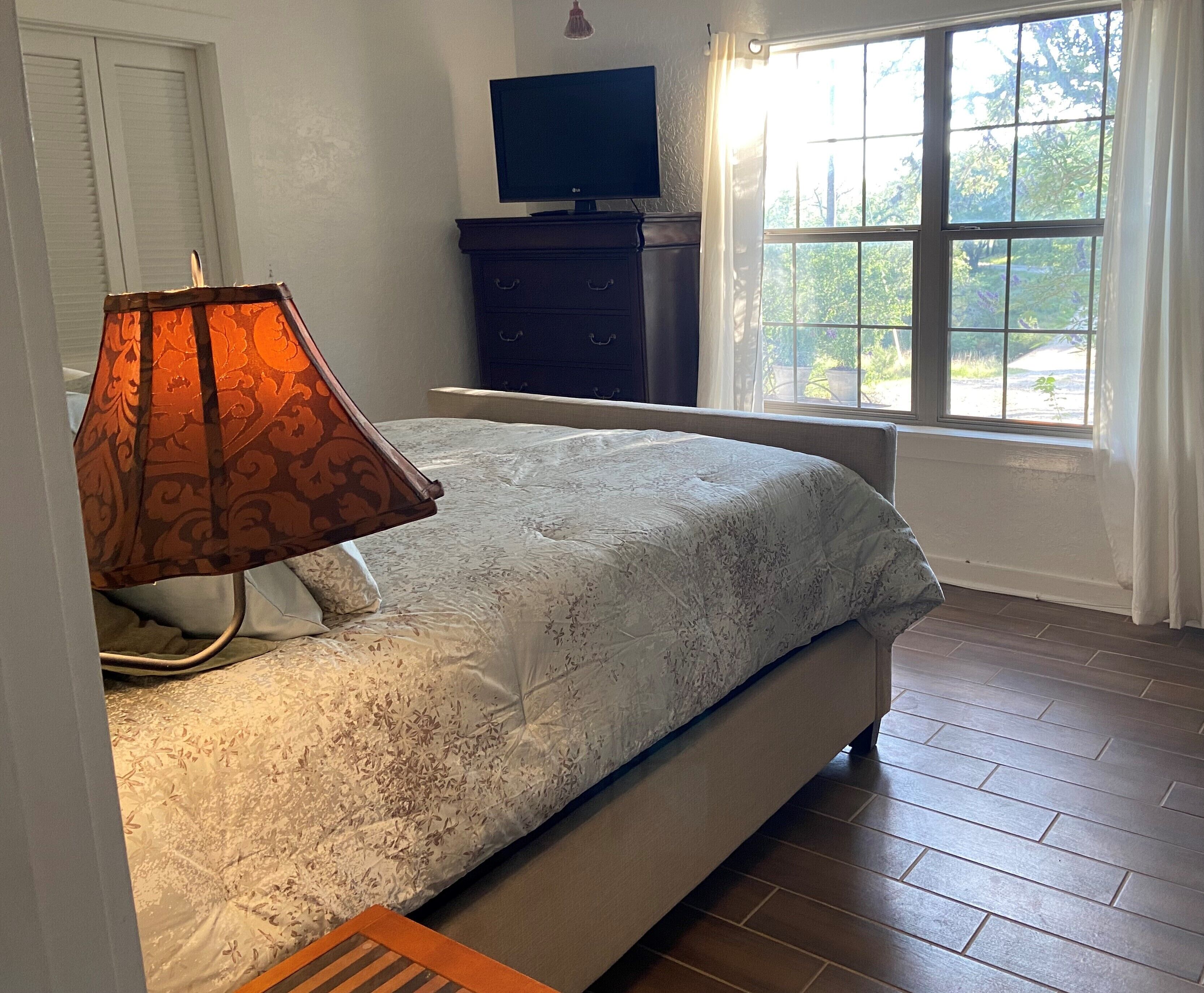 1 bedroom, desk, iron/ironing board, WiFi (free)