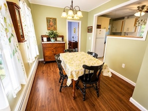 Dining - Brook Street Retreat (Greenville)